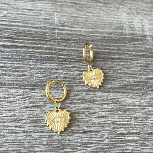 HeartāhoopāearringsāN95 - Picture 4 of 5